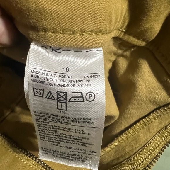 Capris in a Large size - Picture 9 of 15